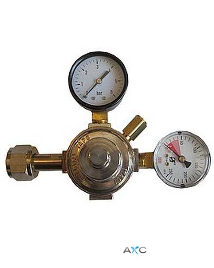 Pressure regulator for CO2 suitable for sparkling water professional dispensers